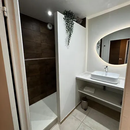 Appartement Avec Parking Gratuit Sur Place *